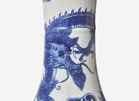 A Chinese Blue and White Porcelain "Dragon " Baluster Vase
