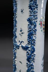 A Chinese Export Parcel Gilt Blue and White Porcelain Garniture