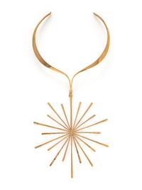 YELLOW GOLD NECKLACE AND BROOCH