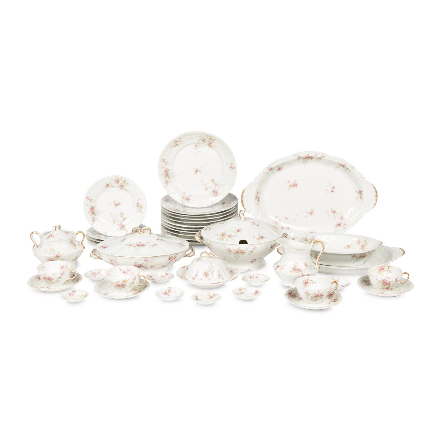 A Havilland-Limoges Porcelain Dinner Service