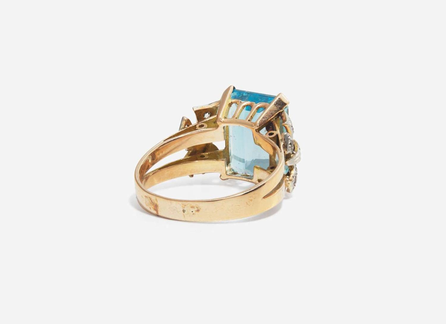 A 14K Yellow Gold and Aquamarine Ring