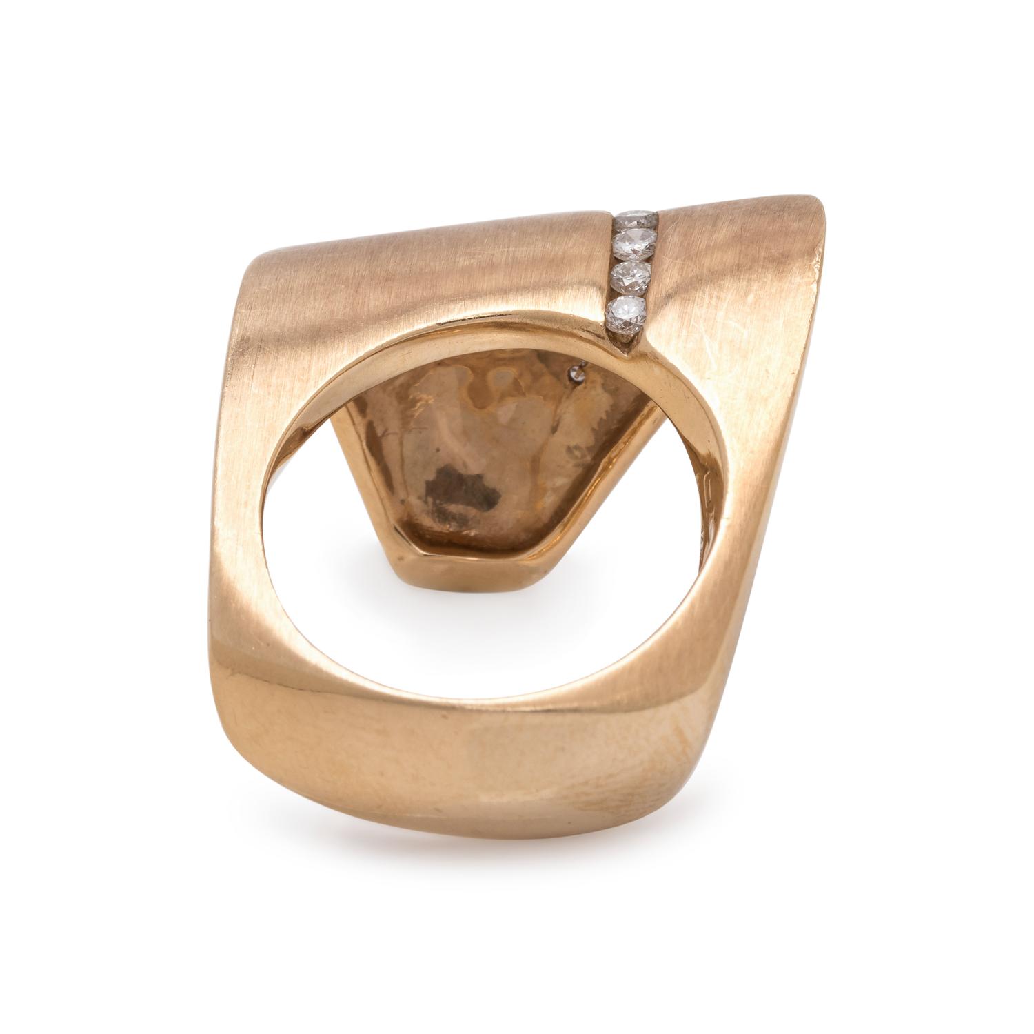 YELLOW GOLD AND DIAMOND RING