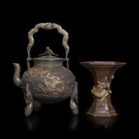 A small Japanese patinated bronze kettle and a hexagonal vase 日本铜壶及花觚 Meiji to Taisho period, 19th to 20th century ????? ???????