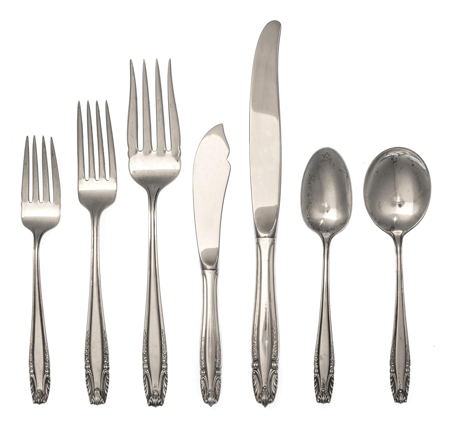 An American Silver Partial Flatware Service, R. Wallace & Sons Mfg. Co., Wallingford, CT, Stradivari pattern, comprising: 5 dinner kniv