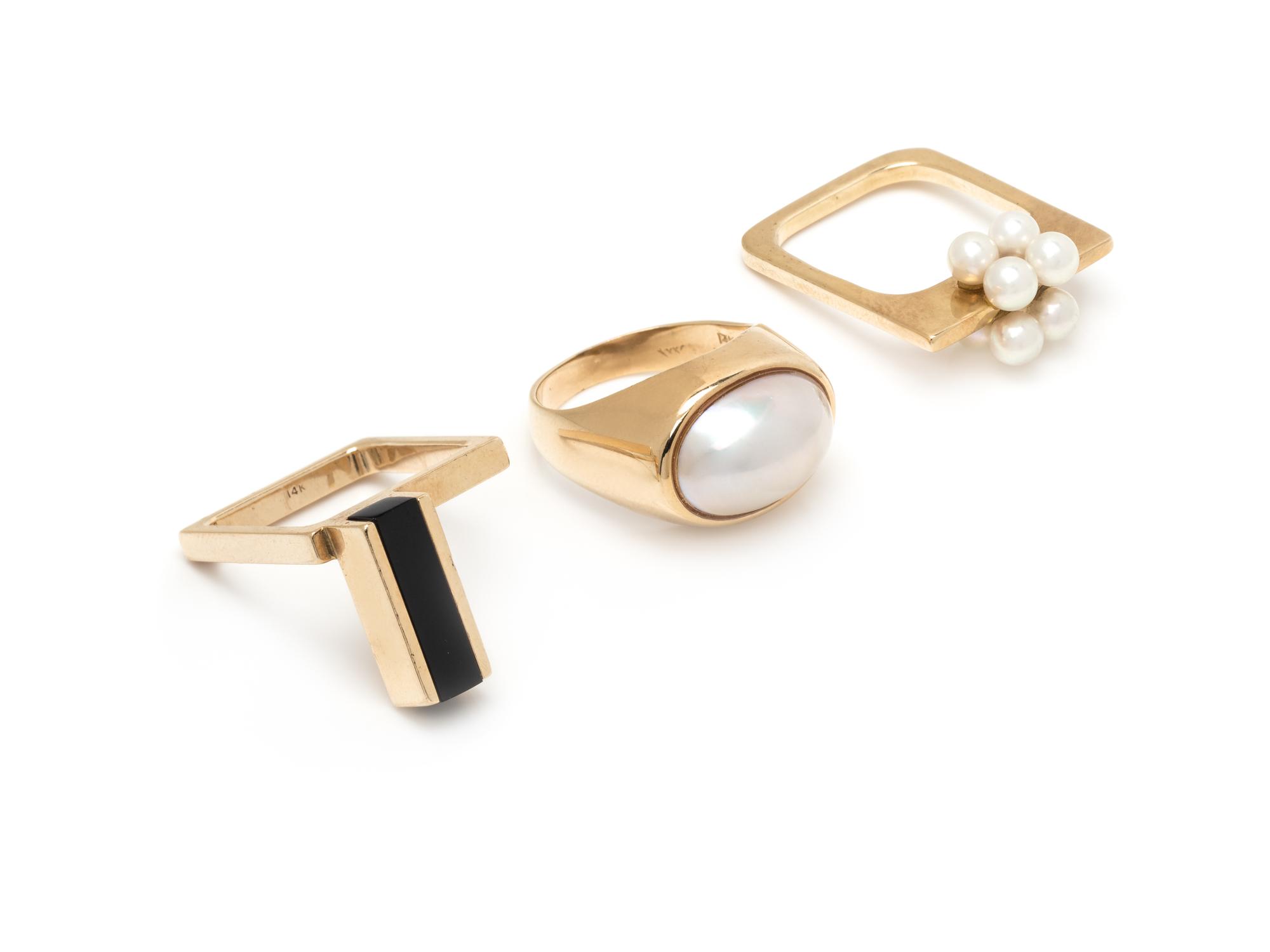 COLLECTION OF YELLOW GOLD RINGS