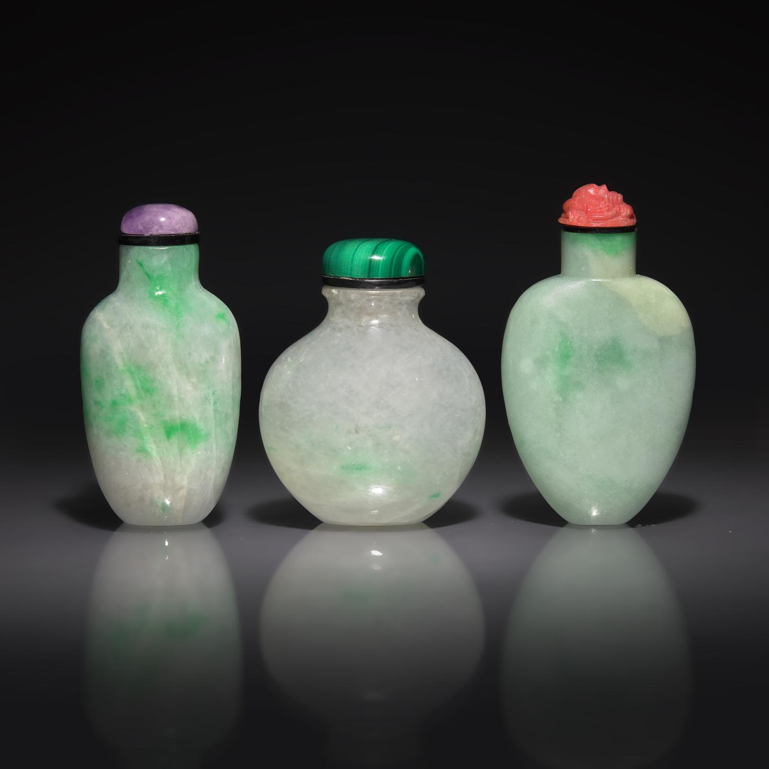 Three Chinese Jadeite Snuff Bottles, 19th Century — 清晚期 翡翠鼻烟壺三支
