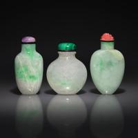 Three Chinese Jadeite Snuff Bottles, 19th Century — 清晚期 翡翠鼻烟壺三支