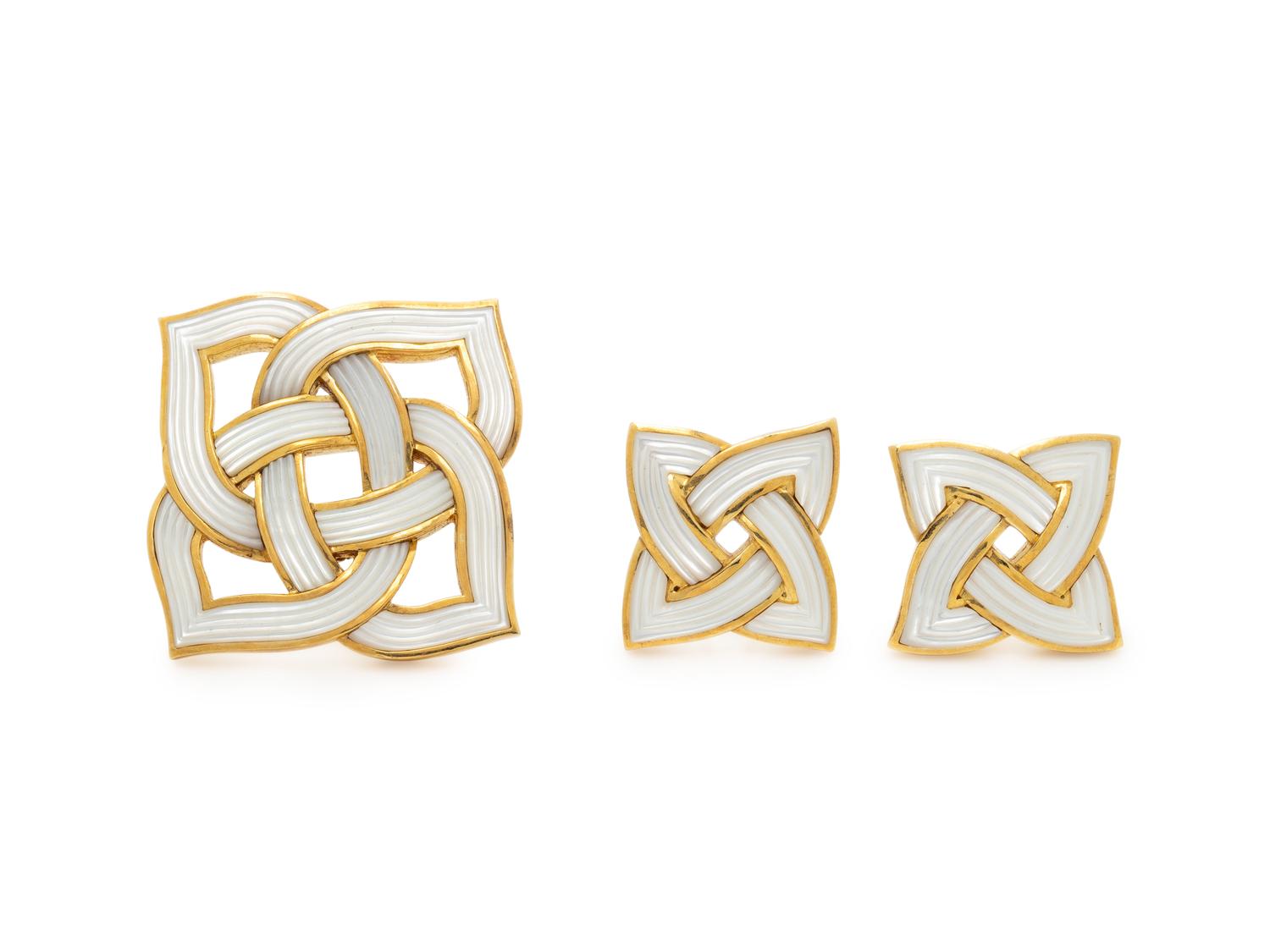 ANGELA CUMMINGS, MOTHER-OF-PEARL AND YELLOW GOLD CELTIC KNOT BROOCH AND EARRINGS