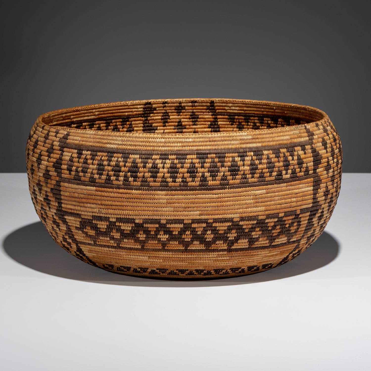 Exceptional Mono Basket, with Rattlesnake Bands