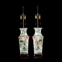 A Pair of Chinese Famille Verte Porcelain Vases, 19th Century 清晚期 五彩人物故事圖方瓶一對