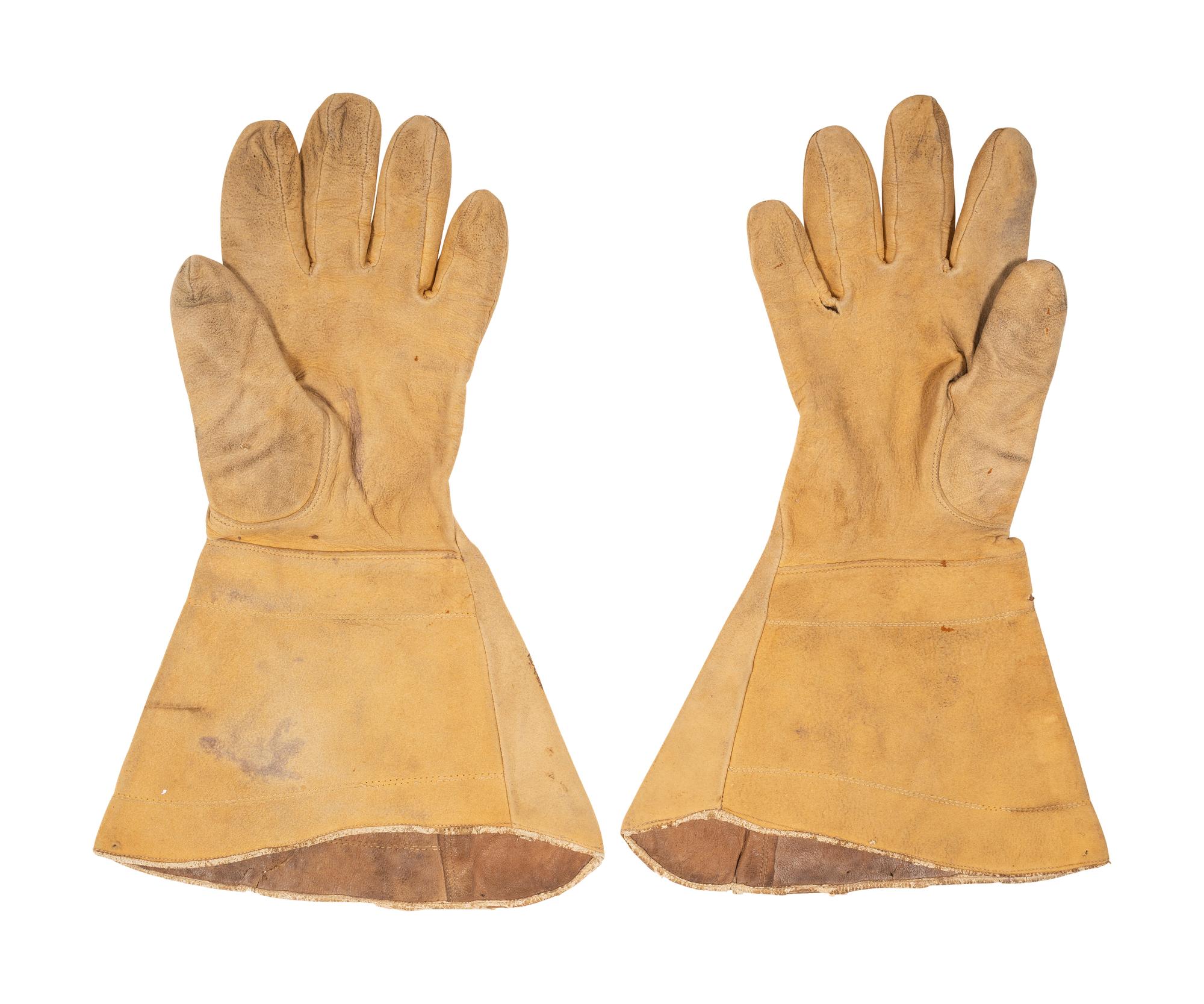 [CIVIL WAR]. A pair of soldier's gauntlets.