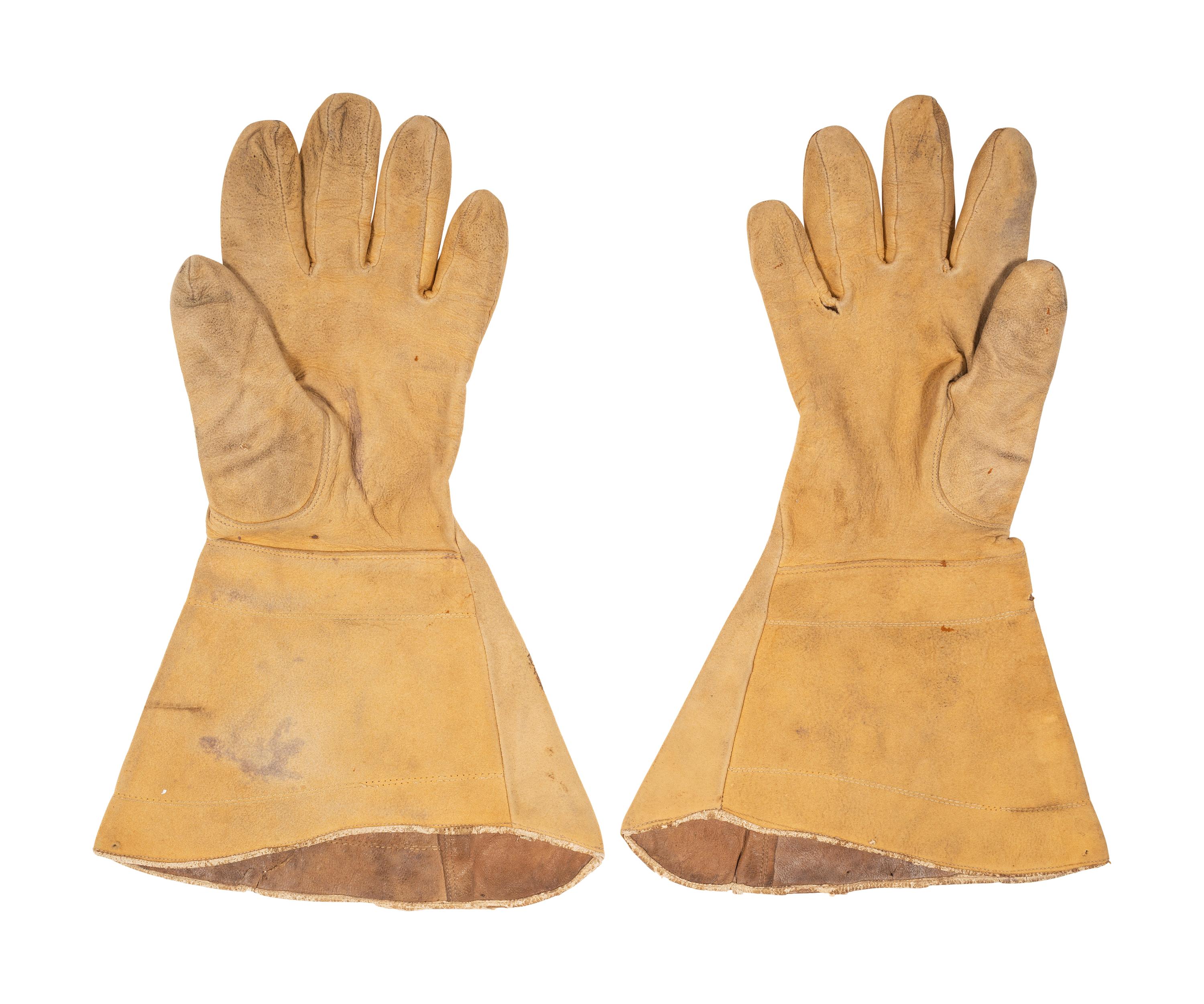 [CIVIL WAR]. A pair of soldier's gauntlets.