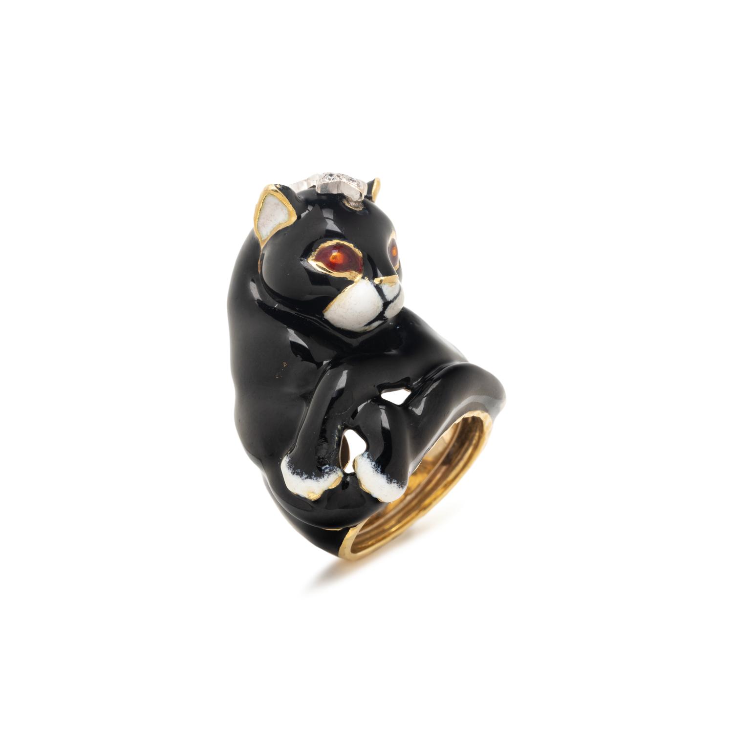 DAVID WEBB, YELLOW GOLD, DIAMOND, AND ENAMEL CAT RING