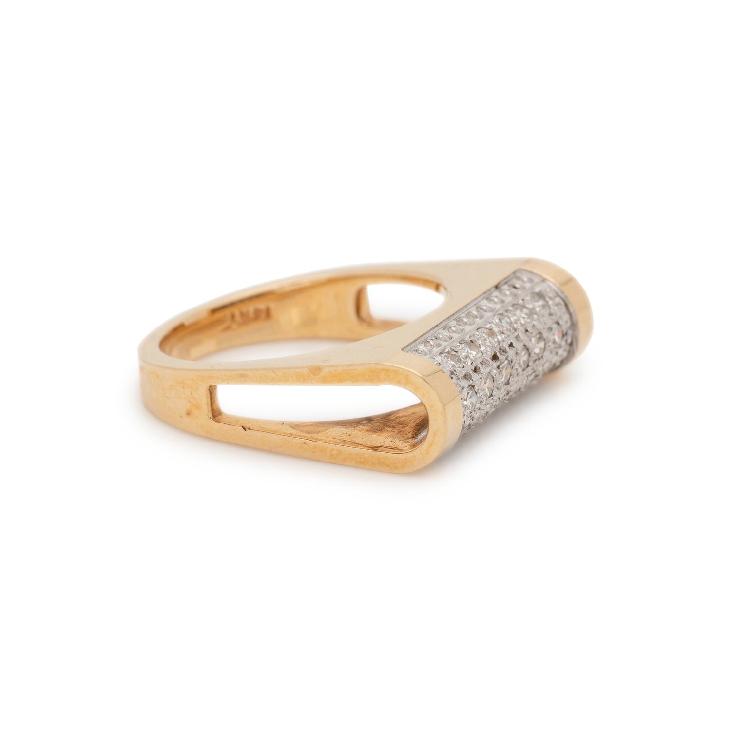 YELLOW GOLD AND DIAMOND RING