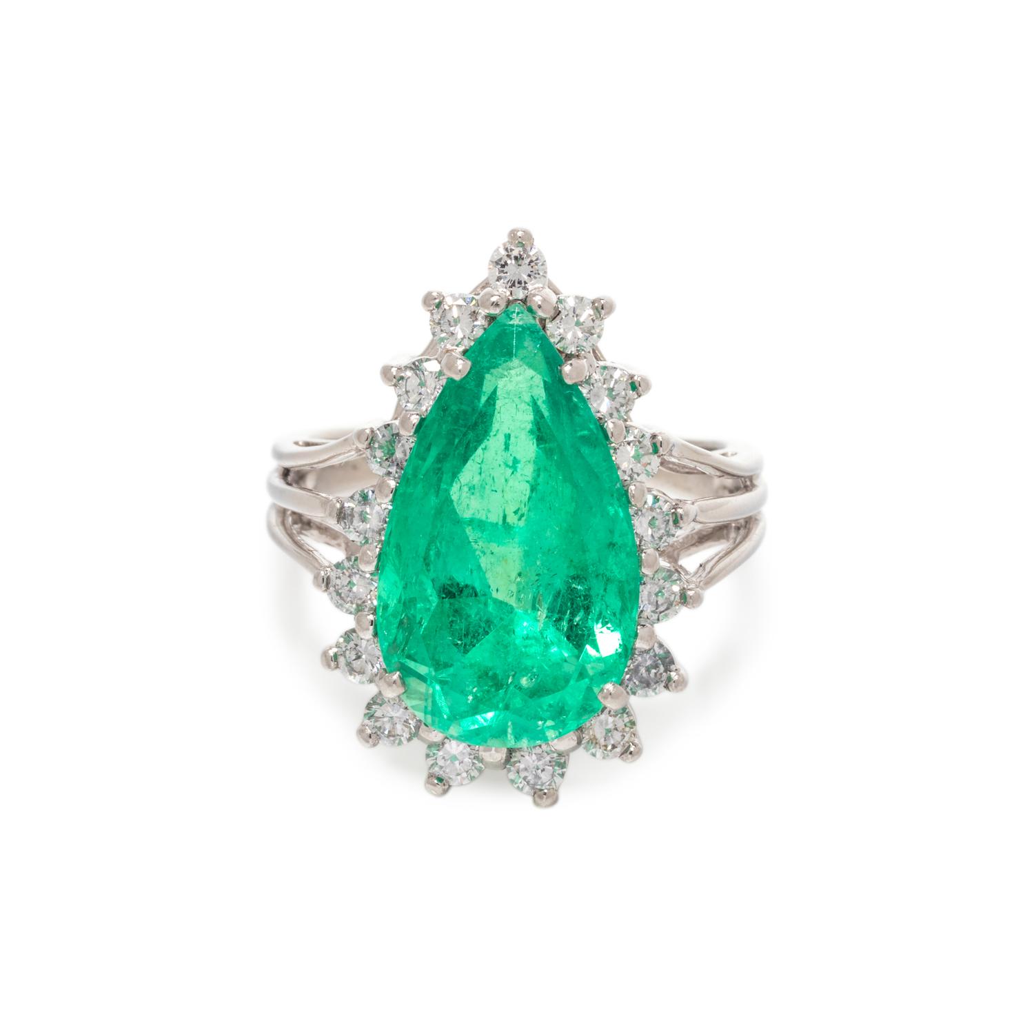 EMERALD AND DIAMOND RING
