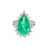 EMERALD AND DIAMOND RING