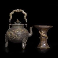 A small Japanese patinated bronze kettle and a hexagonal vase 日本铜壶及花觚 Meiji to Taisho period, 19th to 20th century ????? ???????