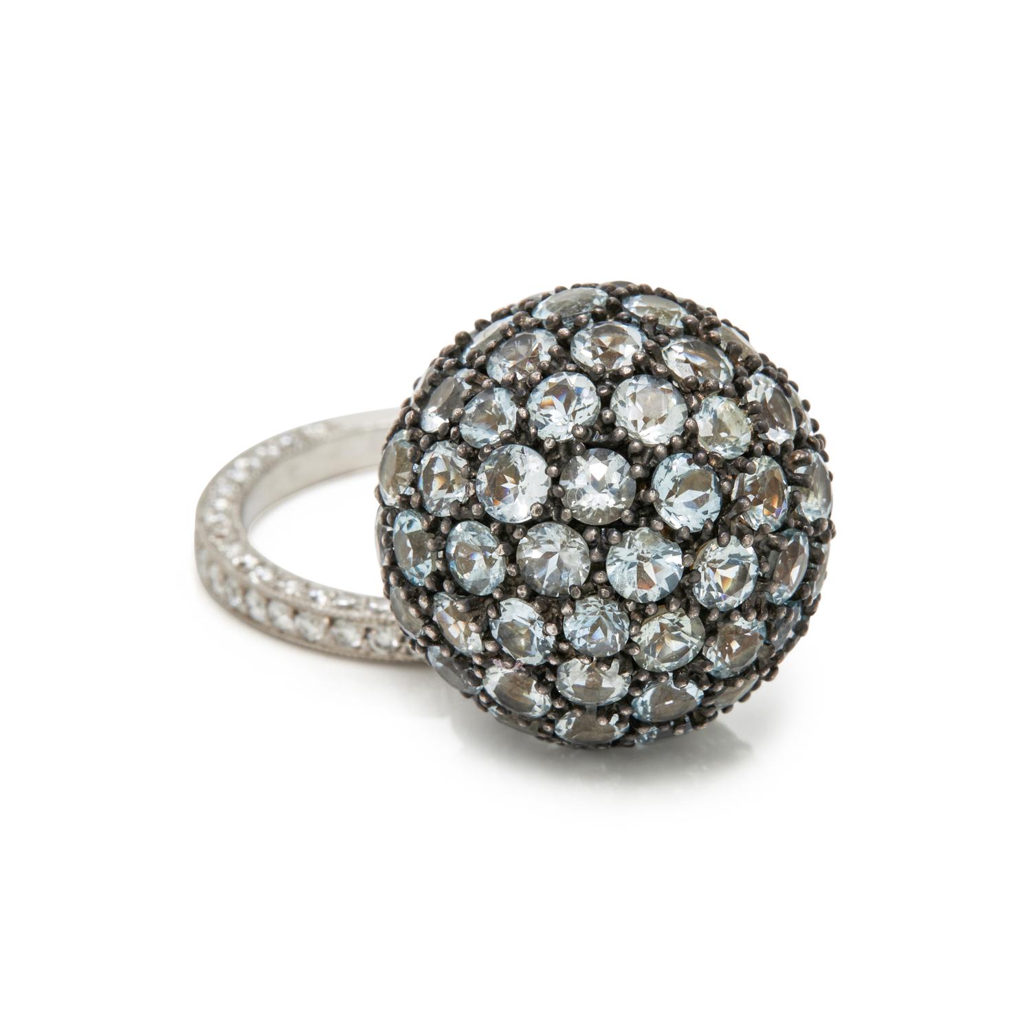 SAPPHIRE AND DIAMOND RING