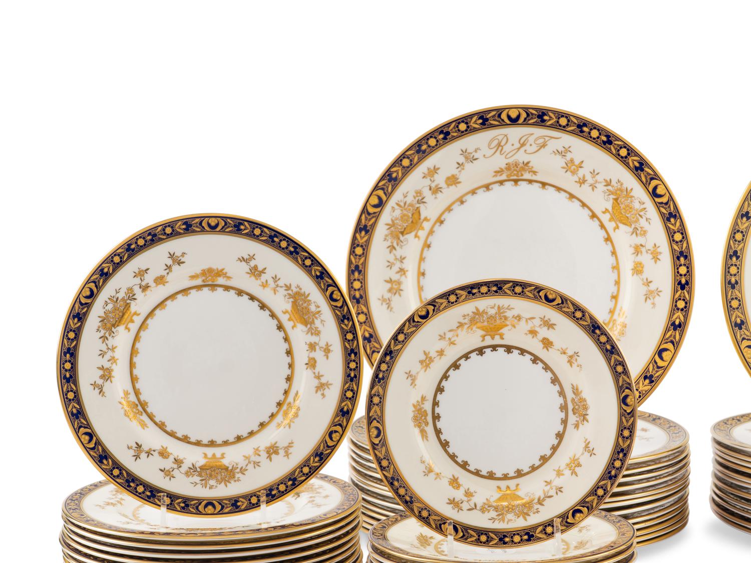 A Minton Dynasty Porcelain Dinner Service