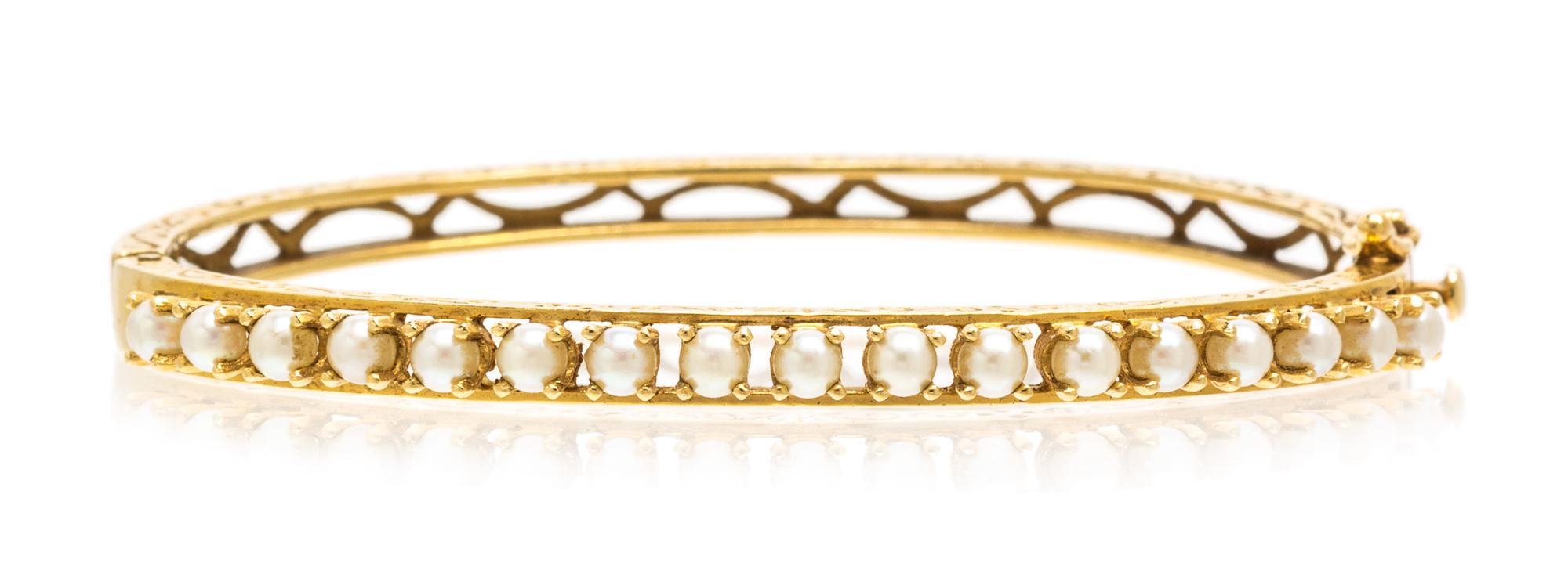 A 14 Karat Yellow Gold and Cultured Pearl Bracelet, 8.20 dwts.