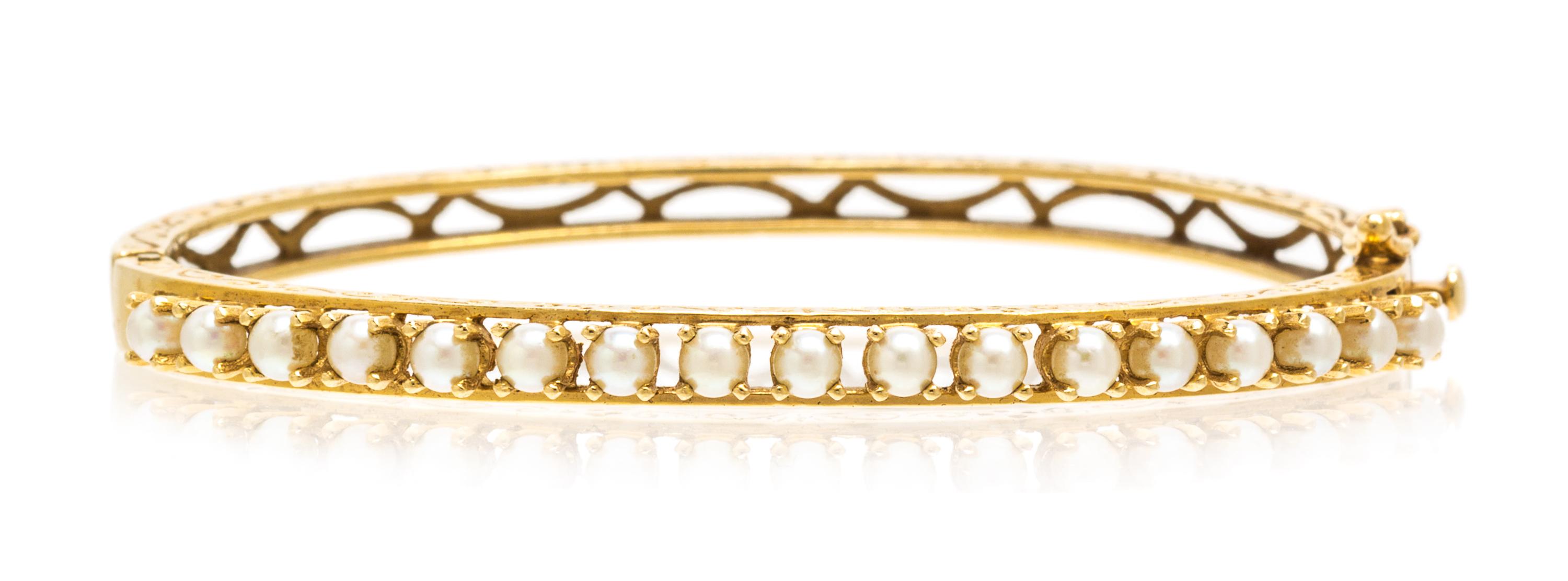 A 14 Karat Yellow Gold and Cultured Pearl Bracelet, 8.20 dwts.