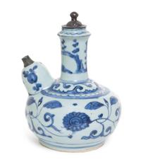 A Blue and White Porcelain Kendi Height 7 1/2 inches. — 16TH CENTURY