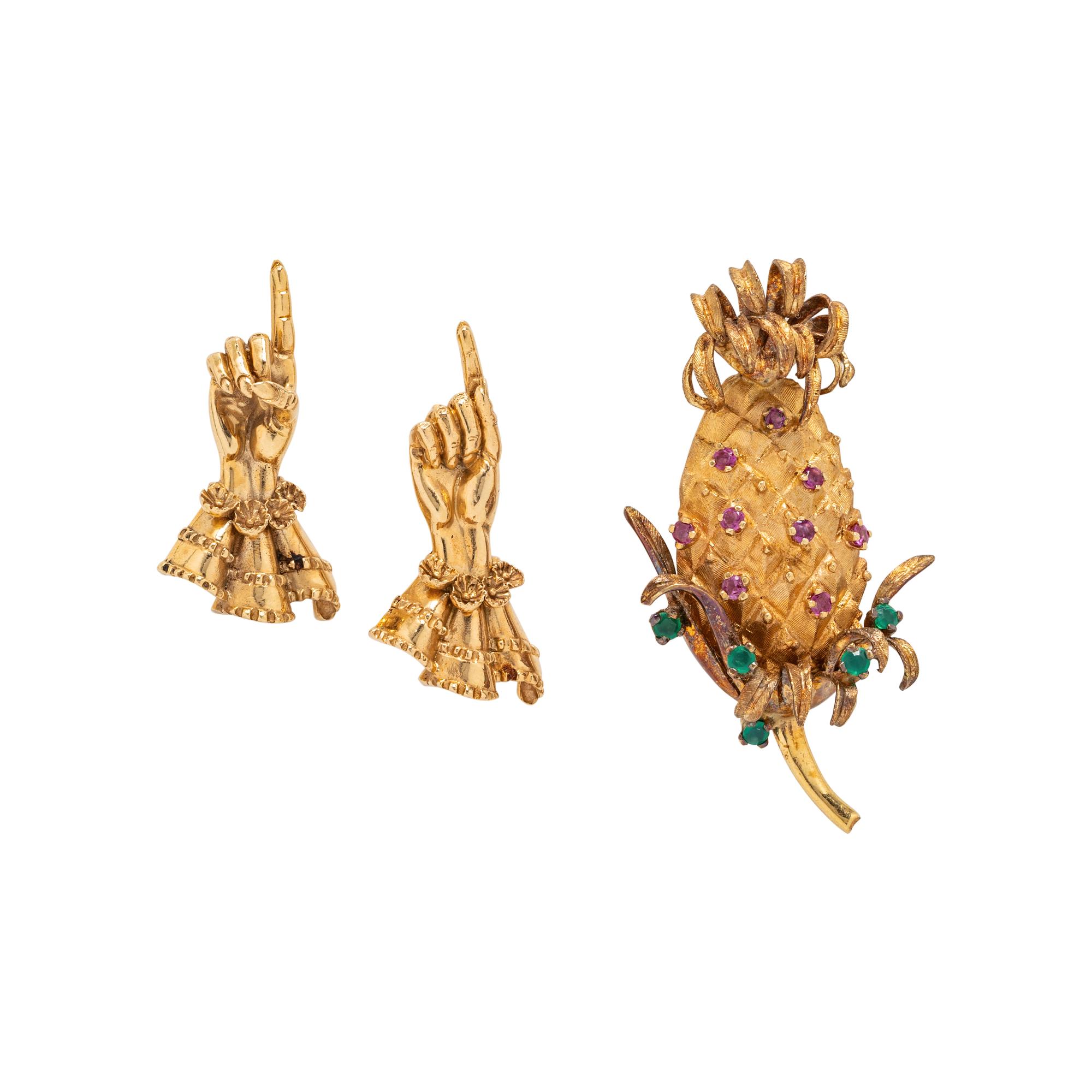 GROUP OF YELLOW GOLD PINS