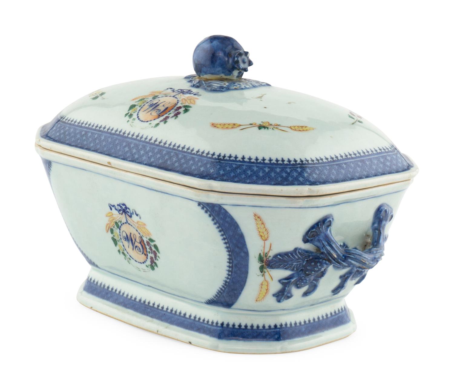 A Chinese Export Porcelain Tureen