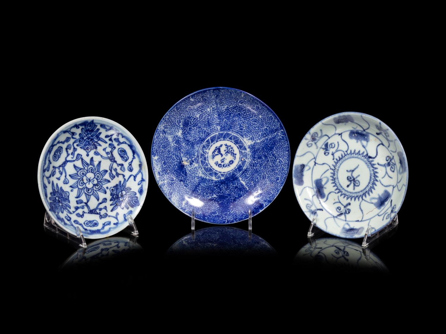 11 Chinese and Japanese Blue and White Articles