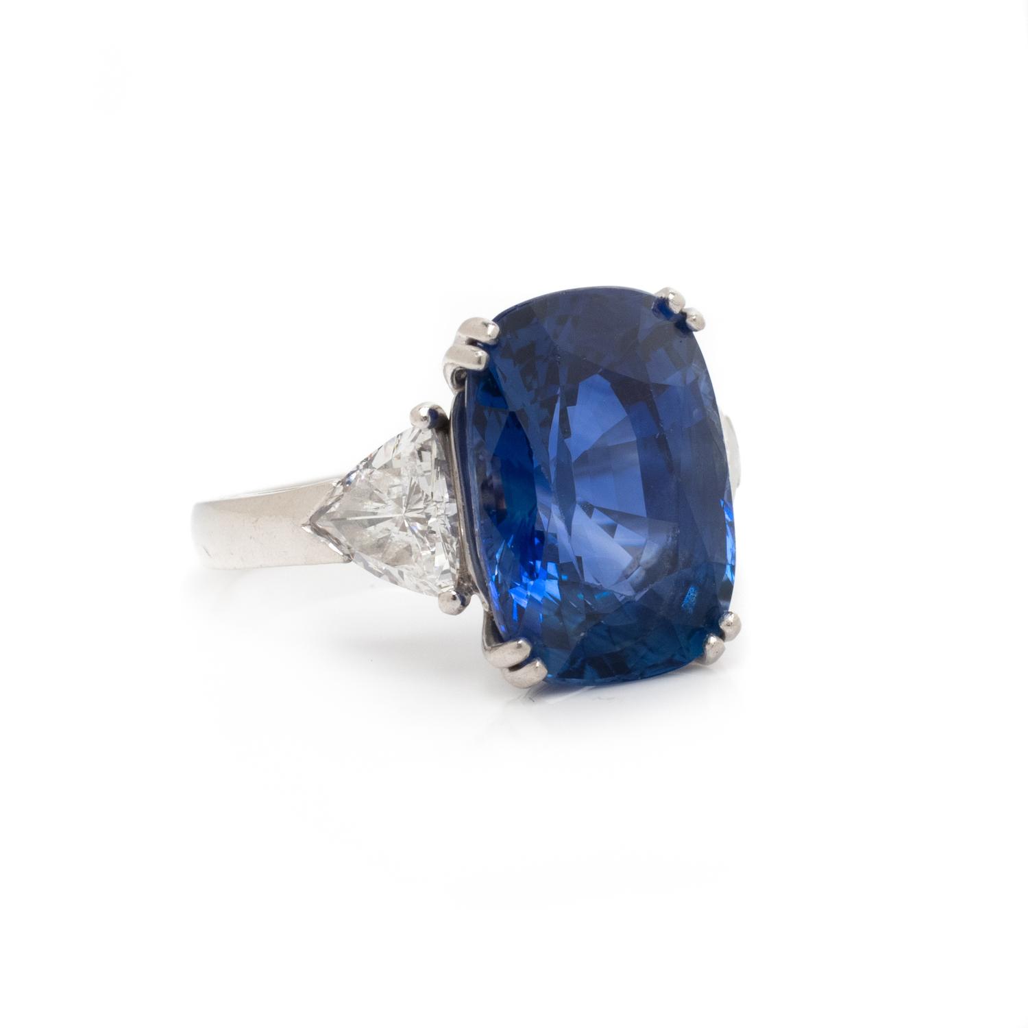 SAPPHIRE AND DIAMOND RING