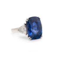 SAPPHIRE AND DIAMOND RING