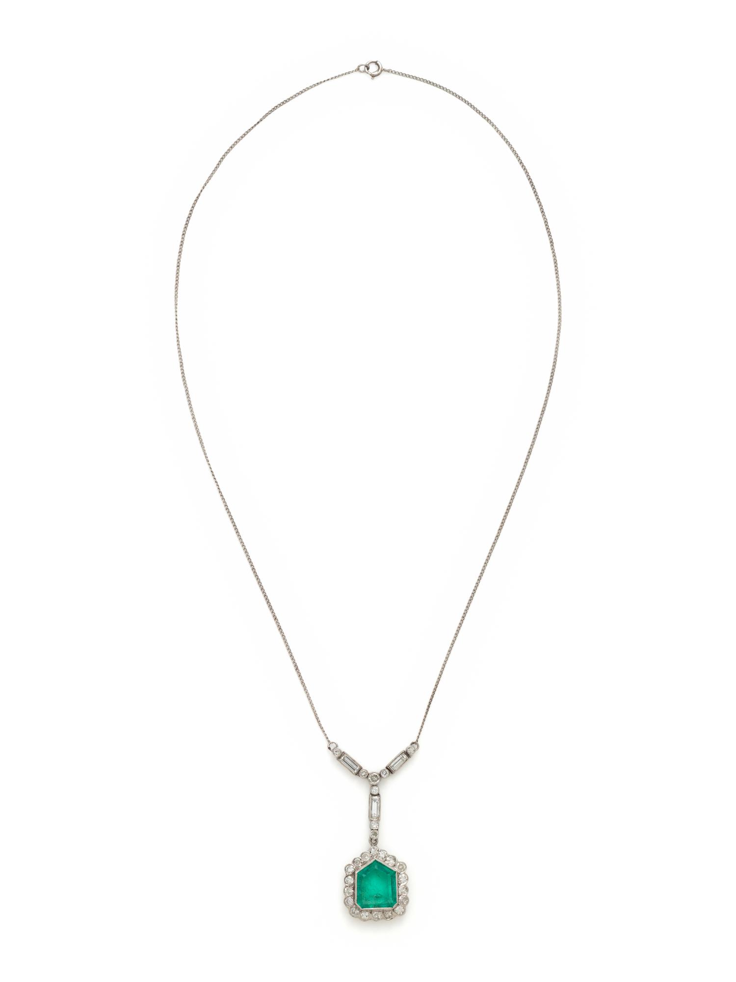 EMERALD AND DIAMOND NECKLACE