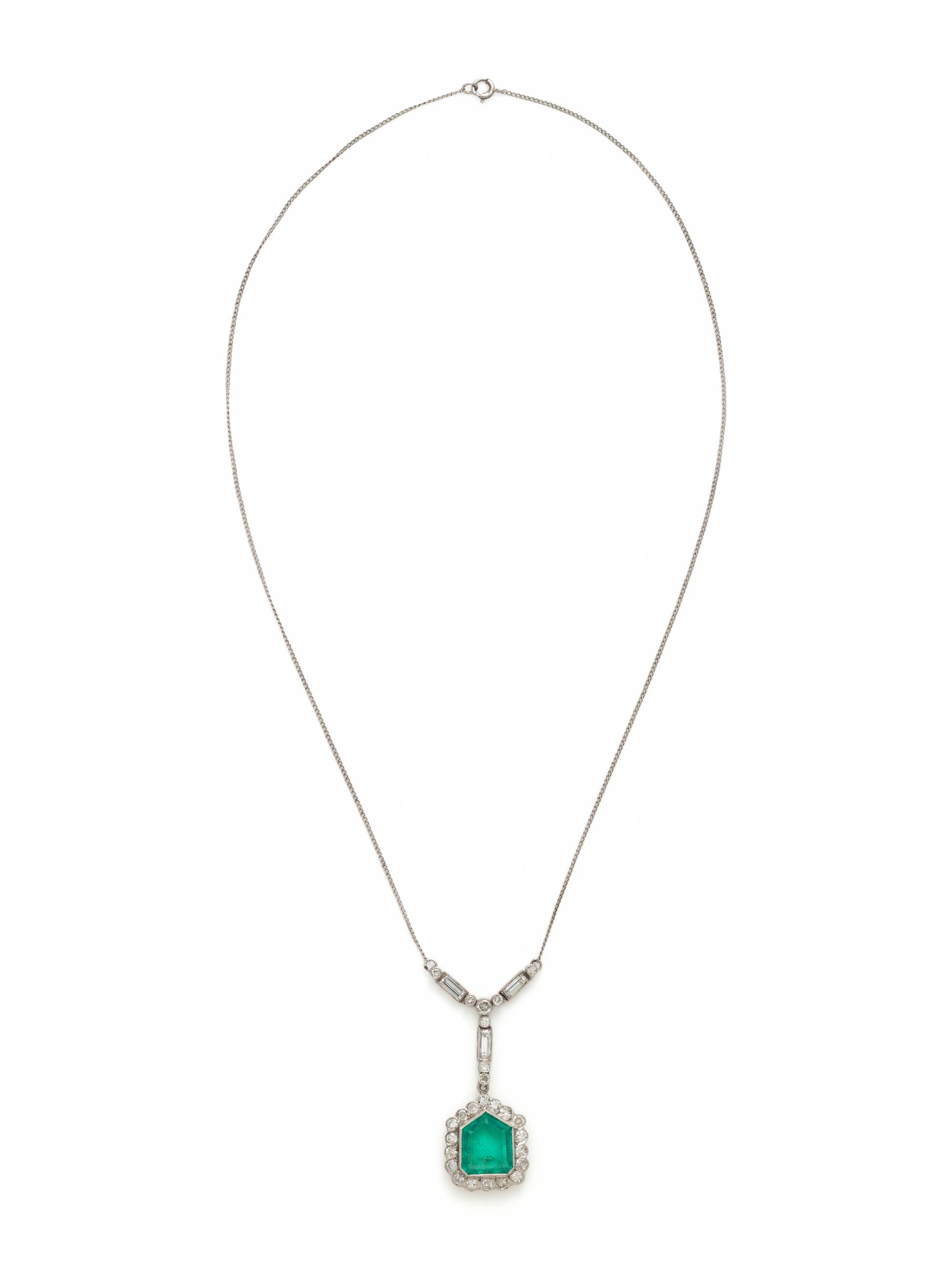 EMERALD AND DIAMOND NECKLACE