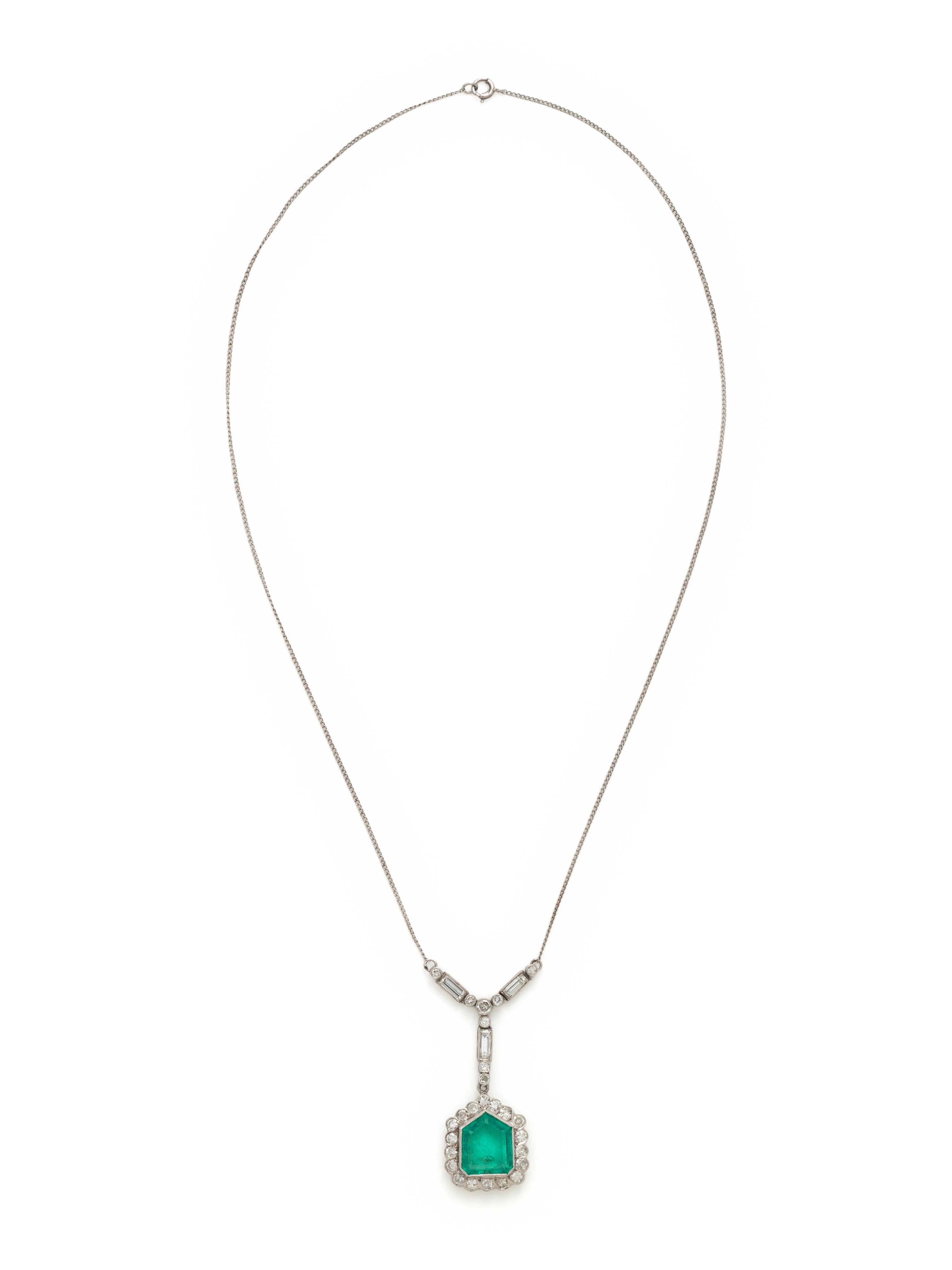 EMERALD AND DIAMOND NECKLACE