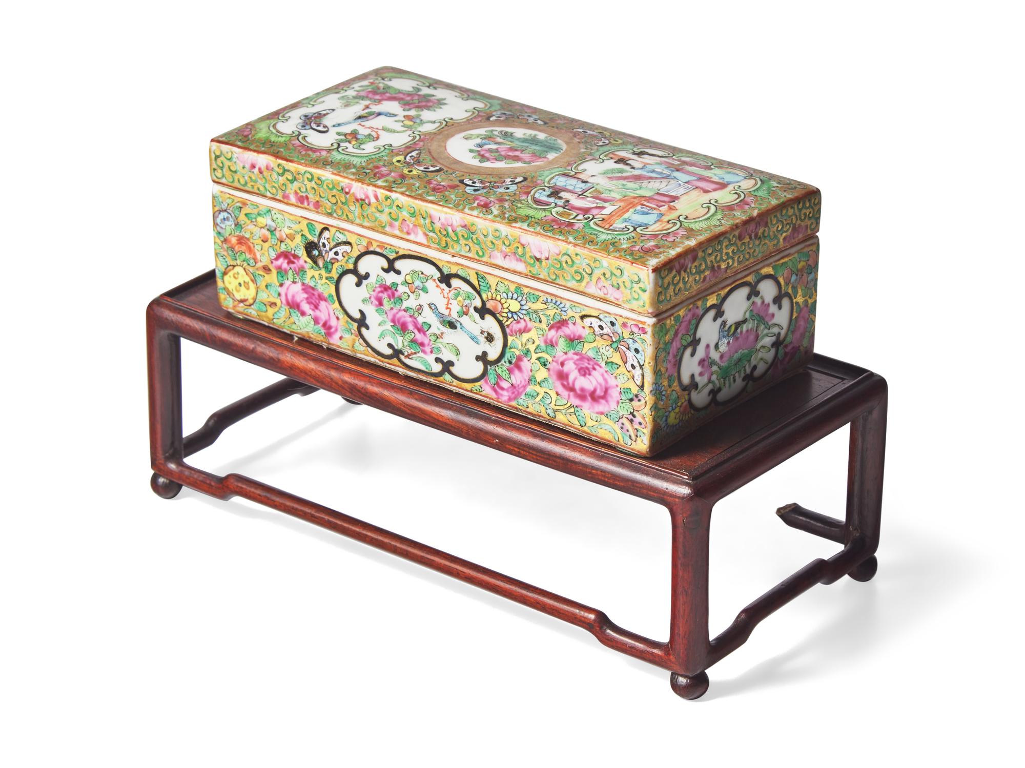 A Chinese Export Porcelain Rose Medallion Rectangular Covered Box
