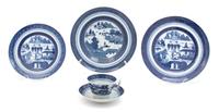 A Mottahedeh Blue Canton Pattern Dinner Service Diameter of dinner plate 10 inches. — 20TH CENTURY