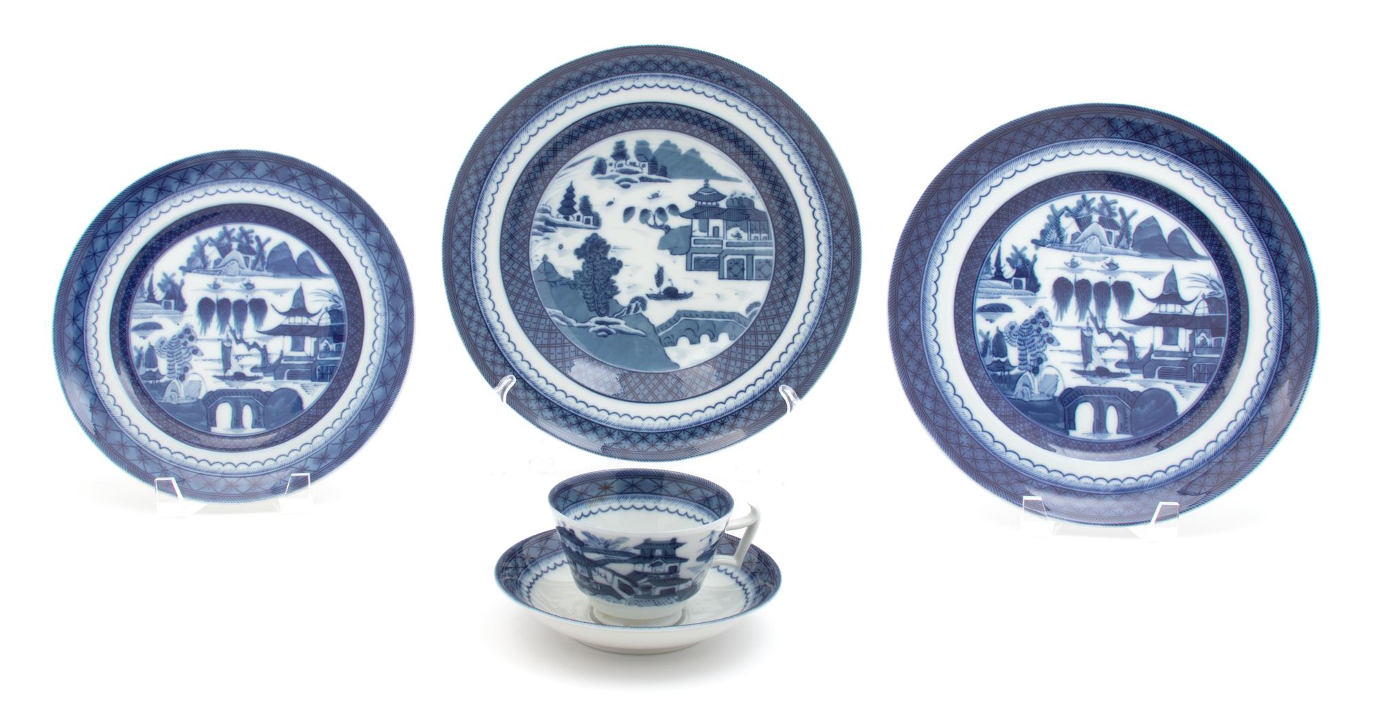 A Mottahedeh Blue Canton Pattern Dinner Service Diameter of dinner plate 10 inches. — 20TH CENTURY