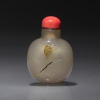 A Small Chinese Carved Shadow Agate Snuff Bottle, Qing Dynasty, Circa 1750-1860 — 1750–1860年 瑪瑙巧雕花貓圖小鼻煙壺