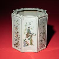 A Large Famille Rose 'Figures' Octagonal Porcelain Brushpot, 19th Century — 清晚期 粉彩八仙圖八方大筆筒