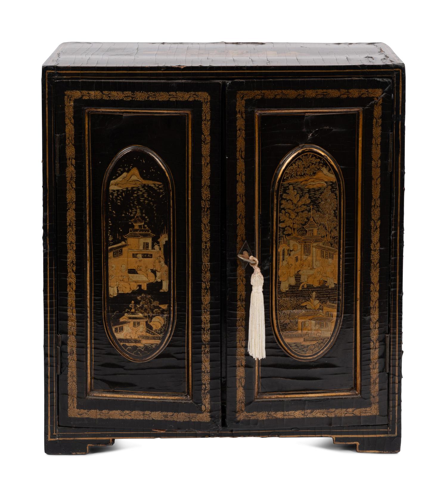 A Chinese Export Lacquered Jewelry Box