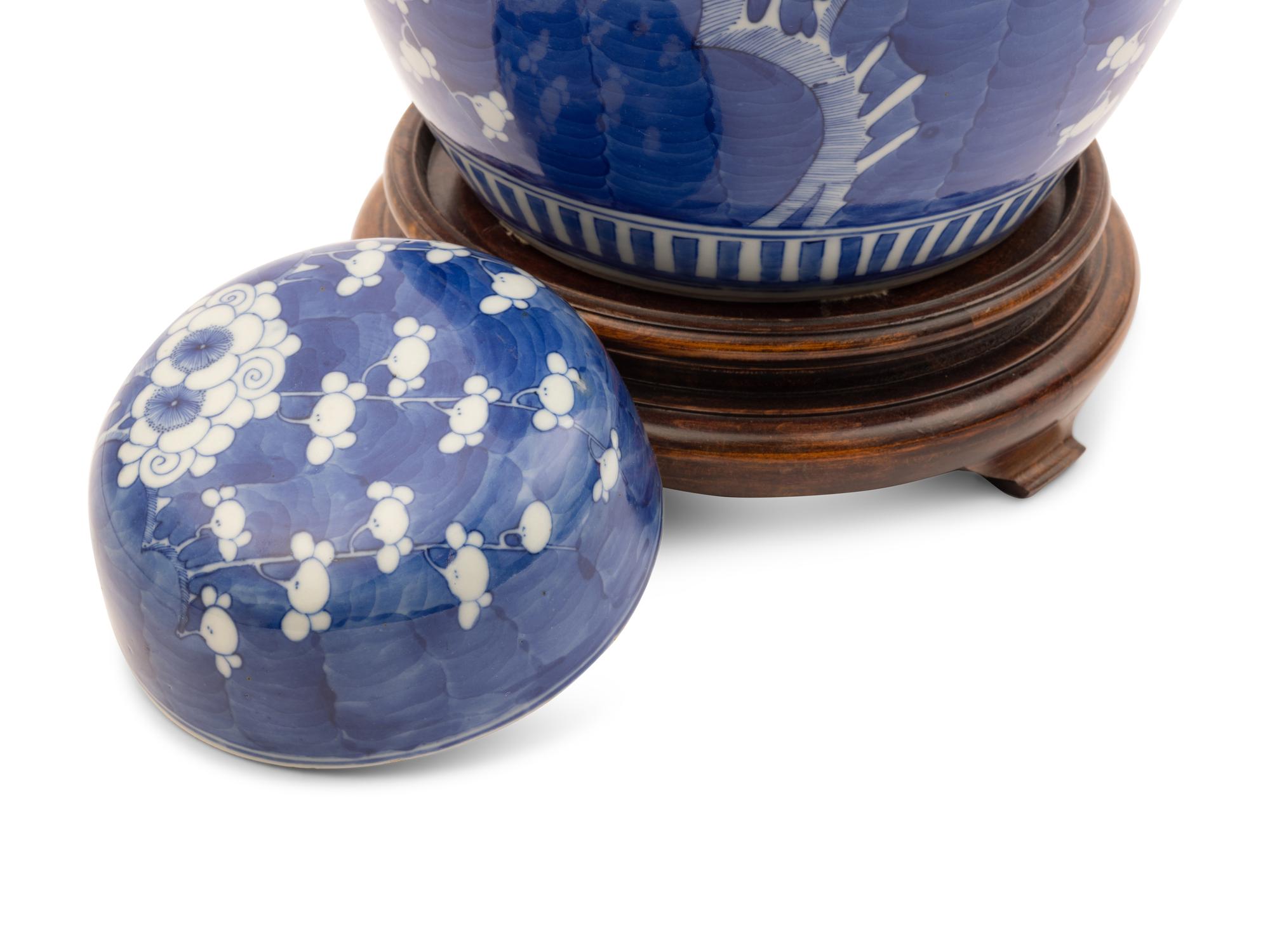 A Chinese Blue and White Porcelain 'Crackled Ice and Prunus' Covered Jar