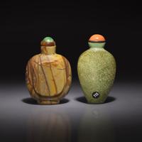 A Chinese Puddingstone and a Turquoise Snuff Bottle, 19th-20th Century — 晚清-民國 抱子石、松石鼻烟壺各一
