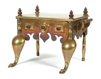 A Georgian Style Brass Kettle Stand Height 15 1/4 x width 19 1/2 x depth 16 inches. — 19TH CENTURY