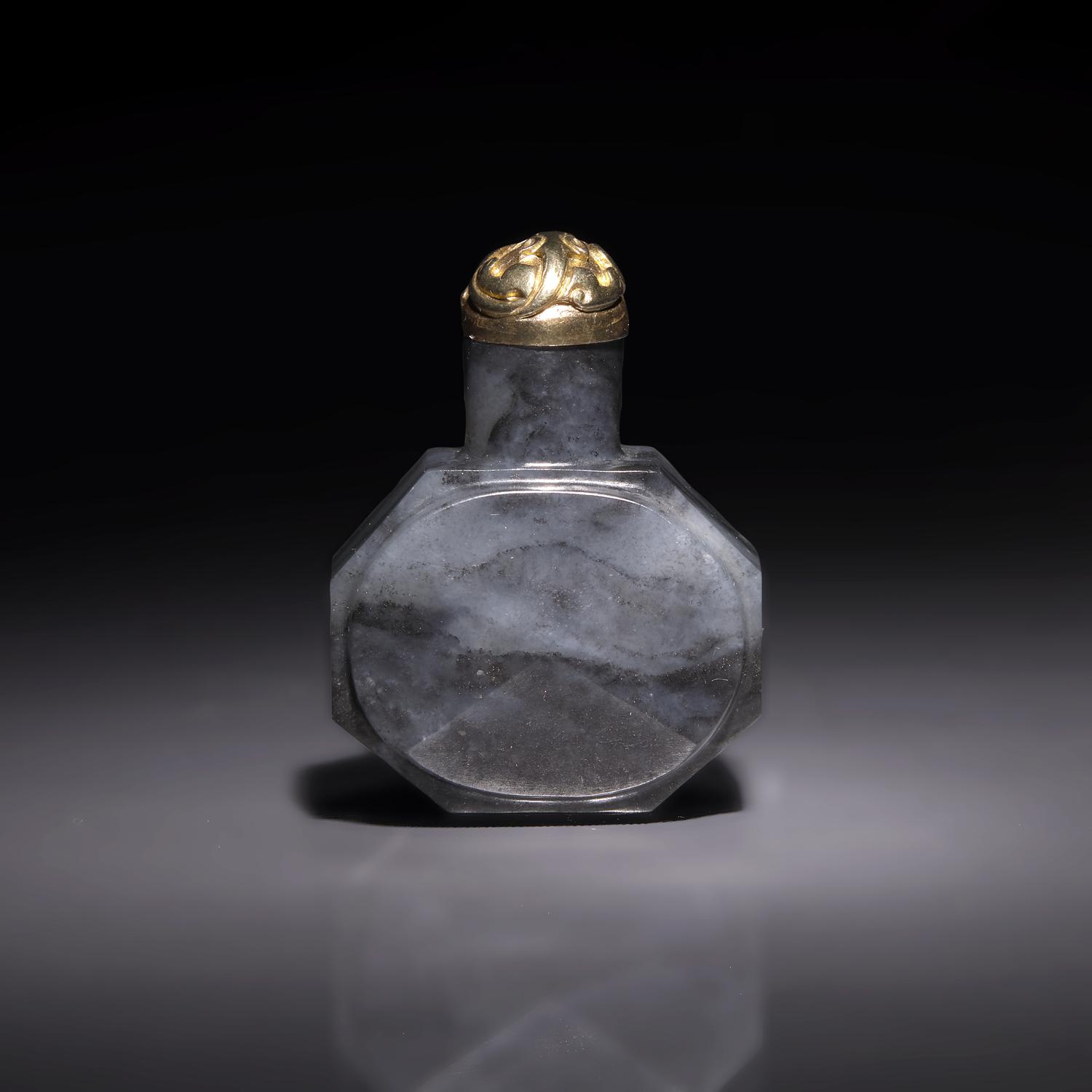 A Chinese Greyish-Black Jade Faceted Snuff Bottle — 灰白玉八方鼻烟壺