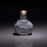A Chinese Greyish-Black Jade Faceted Snuff Bottle — 灰白玉八方鼻烟壺