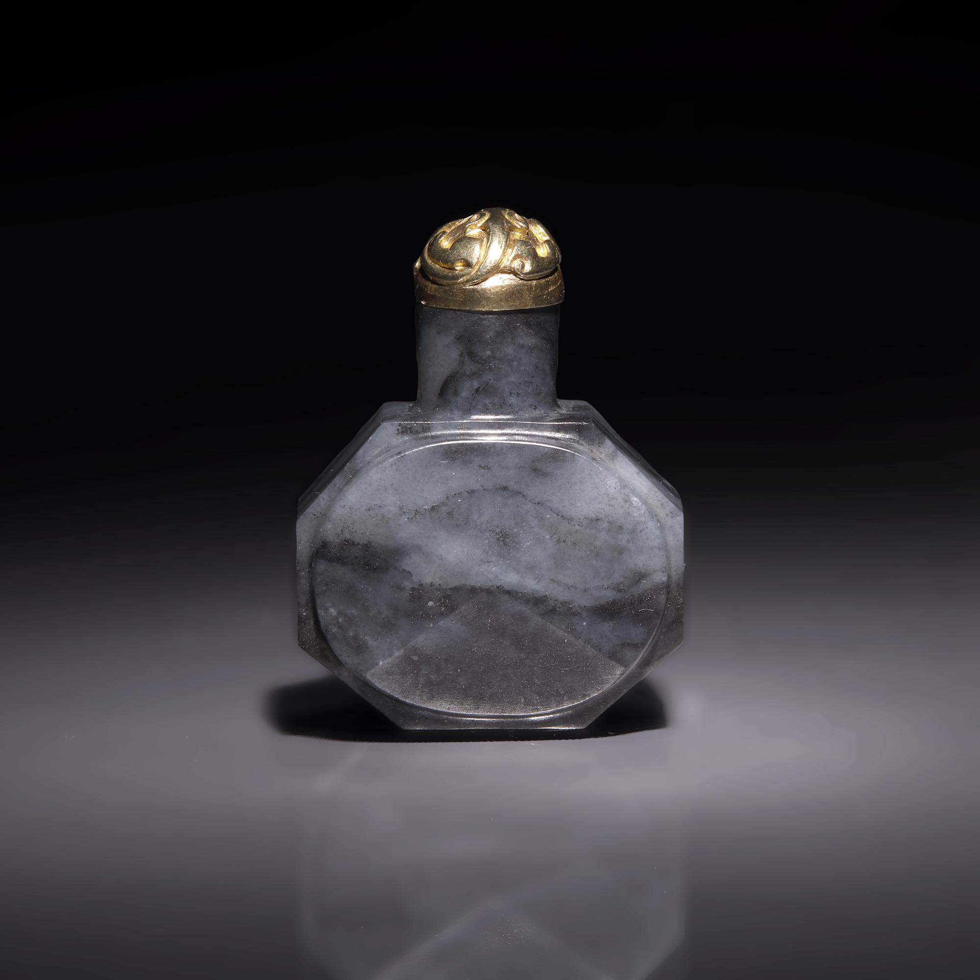 A Chinese Greyish-Black Jade Faceted Snuff Bottle — 灰白玉八方鼻烟壺