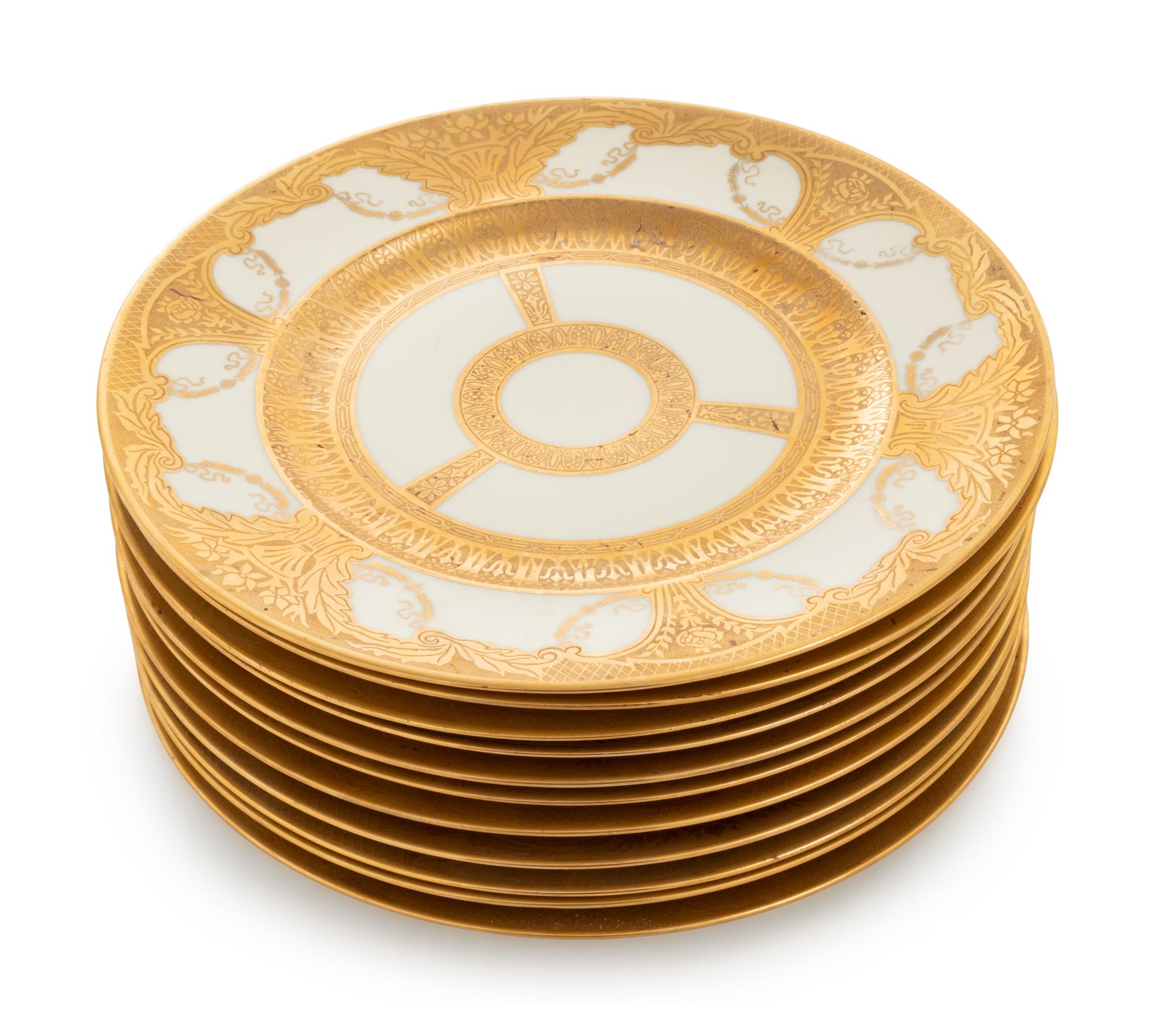 A Set of Eleven Bavarian Hutschenreuther Parcel Gilt Porcelain Service Plates