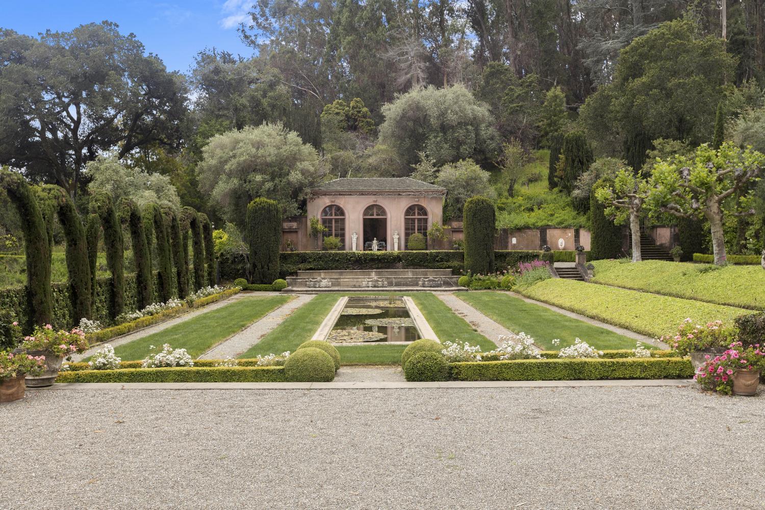 A Set of Ten Spode Shima Porcelain Dinner Plates