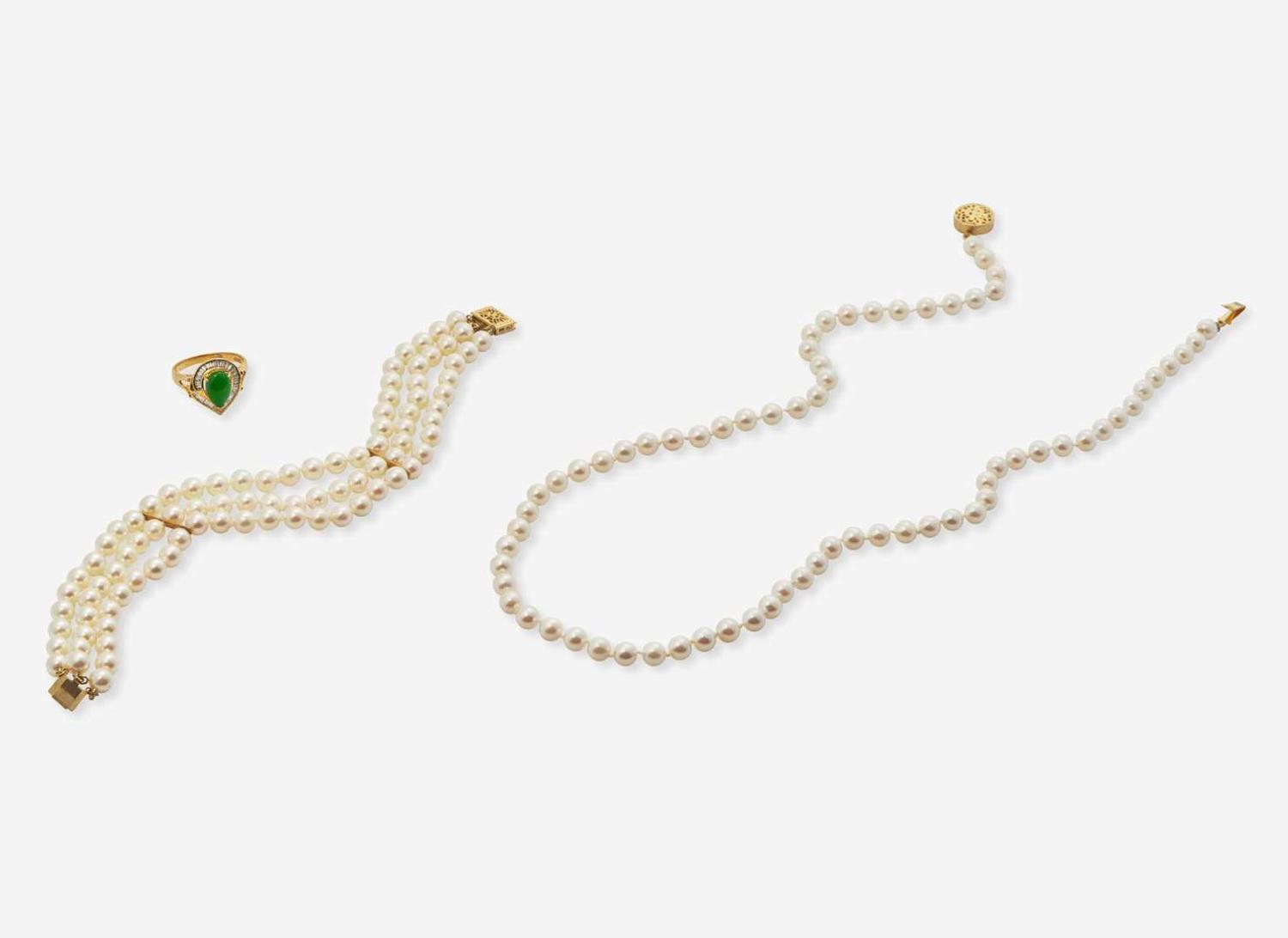A Set of Yellow Gold and Organic Gemstone Jewelry