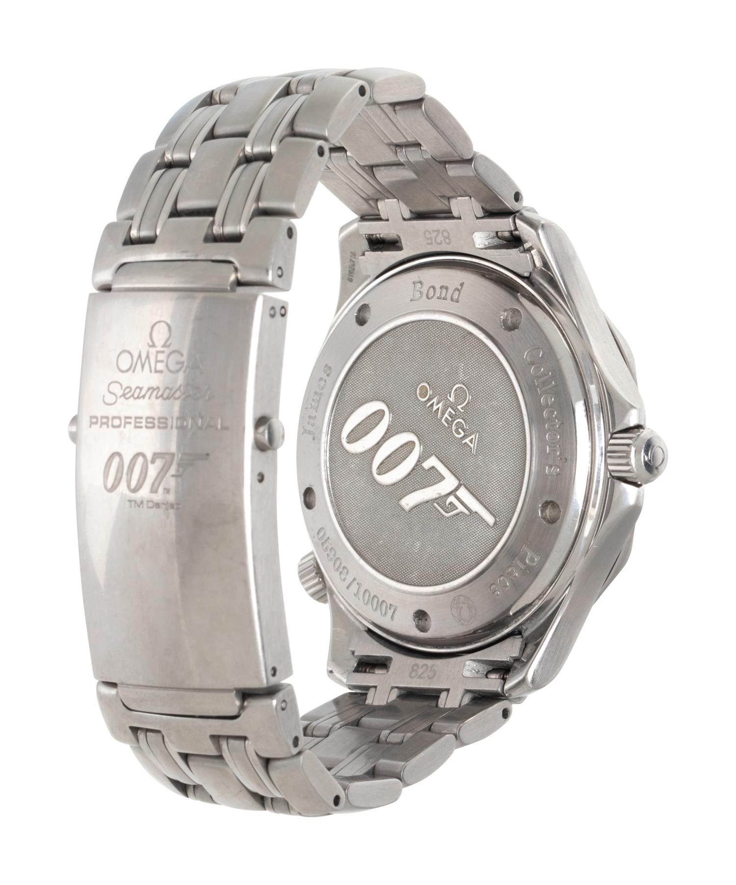 OMEGA, STAINLESS STEEL LIMITED EDITION COLLECTOR'S SET 'JAMES BOND 007 SEAMASTER DIVER' WATCH, BOX & PAPERS